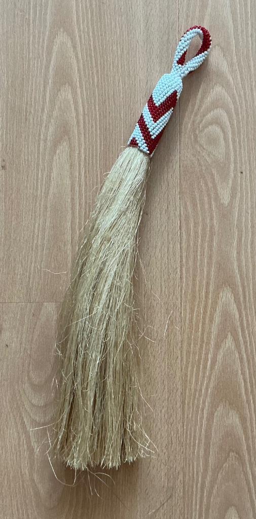Vegertje paardenhaar (?), bamboe (?) met kralen handvat, Huis en Inrichting, Schoonmaakartikelen, Bezem of Borstel, Ophalen of Verzenden