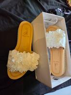 Witte Sandalen - Nieuw - Maat 37, Ophalen of Verzenden, Nieuw, Wit, Slippers