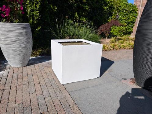 Mooie witte lichtgewicht Fiberclay bak – 45 x 45 x 38 cm, Tuin en Terras, Bloembakken en Plantenbakken, Zo goed als nieuw, Beton