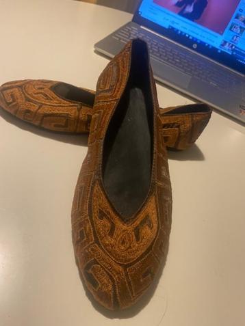 Nieuwe bruine textiel schoentjes beschikbaar voor biedingen