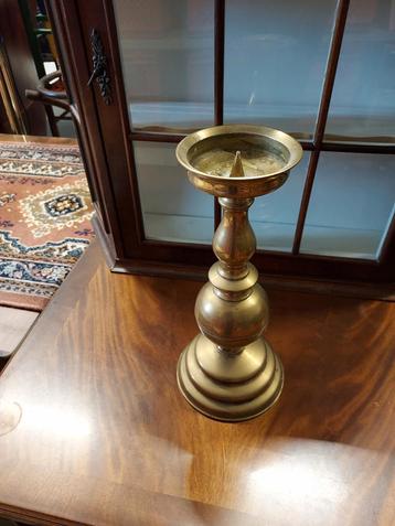Grote koperen kaarsenhouder 31 cm hoog beschikbaar voor biedingen