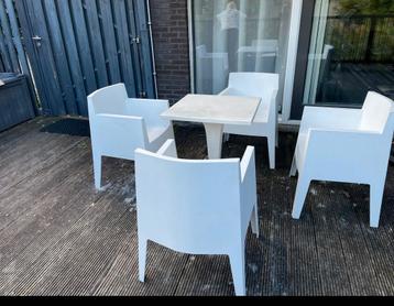 PHILIPPE STARCK DRIADE TUIN SET 4 STOELEN MET TAFEL  beschikbaar voor biedingen