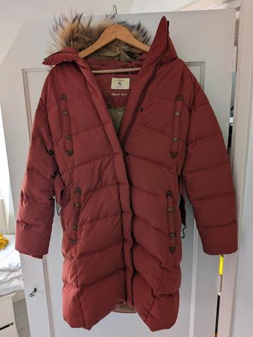 Halflange winterjas van Aigle beschikbaar voor biedingen