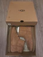 UGG Classic Mini II Laarzen - Maat 43, Ophalen of Verzenden, Nieuw, Bruin, Lage of Enkellaarzen
