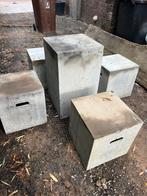 Betonnen set; bijv; stoeltjes, (bijzet)tafeltjes,plantenbak, Ophalen, Zo goed als nieuw, Overige materialen, Bijzettafel
