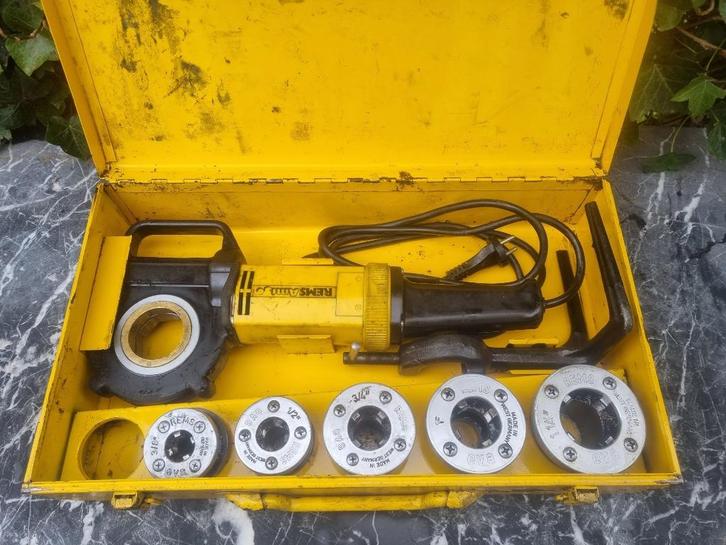 REMS AMIGO Draadsnijmachine, Doe-het-zelf en Verbouw, IJzerwaren en Bevestigingsmiddelen, Gebruikt, Schroeven, 250 mm of meer