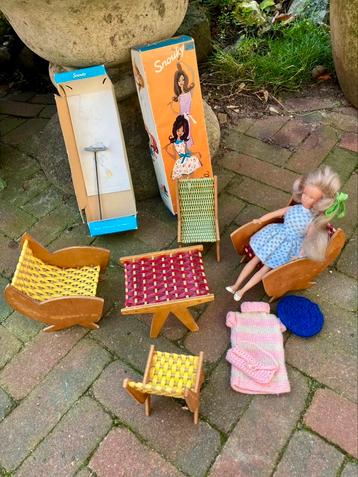 Vintage snouky bella pop met vintage meubeltjes beschikbaar voor biedingen