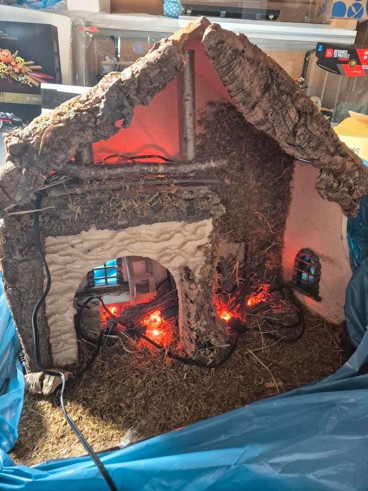 Grote Kerststal met echt Oude grote onbeschadigde zware beel, Diversen, Kerst, Zo goed als nieuw, Ophalen