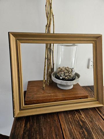 Brocante lijstjes en schilderij beschikbaar voor biedingen