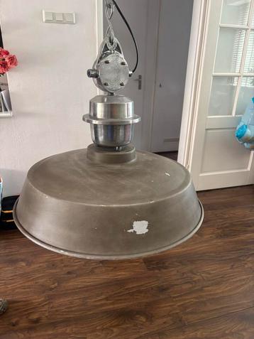 Industriele lamp beschikbaar voor biedingen