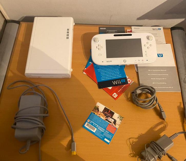 Nintendo wii U wit, Spelcomputers en Games, Spelcomputers | Nintendo Wii U, Zo goed als nieuw, Zonder controller, Ophalen of Verzenden