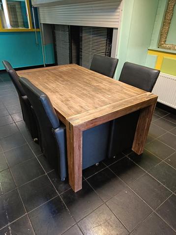 Eetkamertafel met 4 neplederen stoelen beschikbaar voor biedingen
