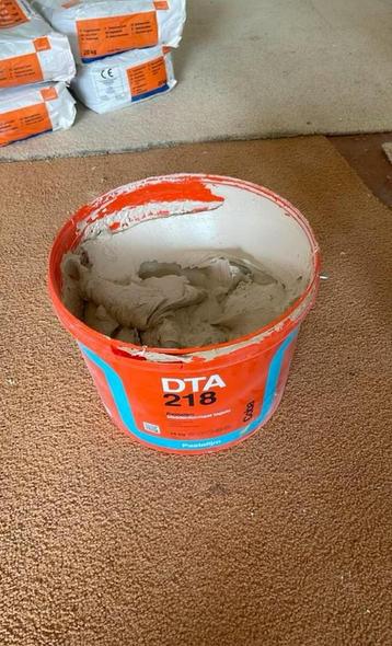 Tegellijm DTA 218 - 60-70% vol beschikbaar voor biedingen