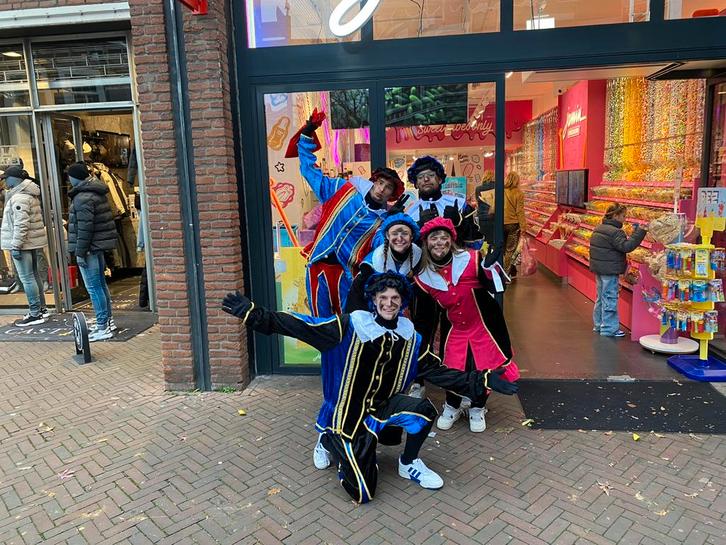 2 roetveegpieten op huisbezoek, Diversen, Sinterklaas, Nieuw, Ophalen