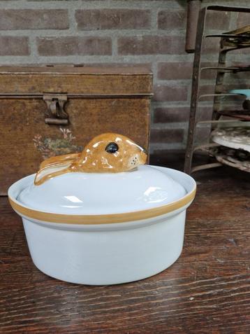 mooie konijn patéschaal van Porcelein De Sologne beschikbaar voor biedingen