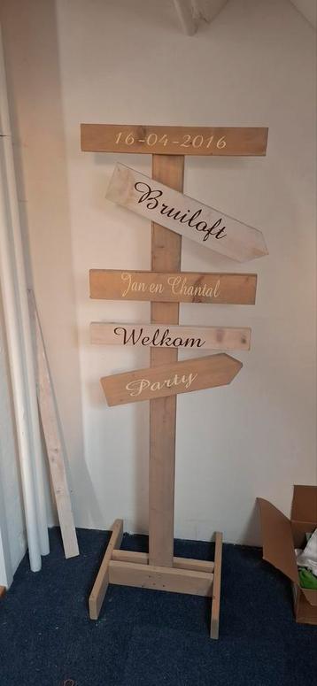 Houten Wegwijzer Bruiloft/Geboorte beschikbaar voor biedingen