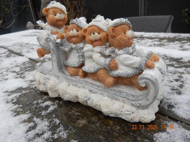 Kerst decoratie beeld Bears on sledge II 23cm, Diversen, Kerst, Zo goed als nieuw, Ophalen of Verzenden
