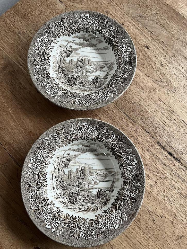 2 Diepe Borden, Castlebar English Ironstone tableware., Huis en Inrichting, Keuken | Servies, Zo goed als nieuw, Bord(en), Overige stijlen