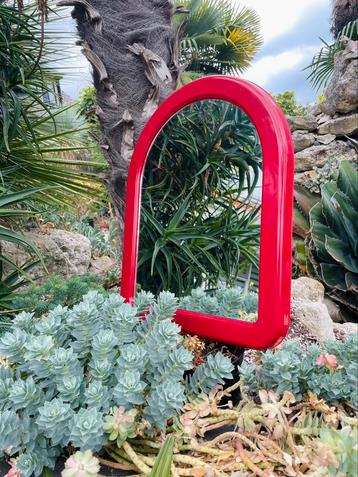 Vintage ARCHED MIRROR Space Age RED 1970’s beschikbaar voor biedingen