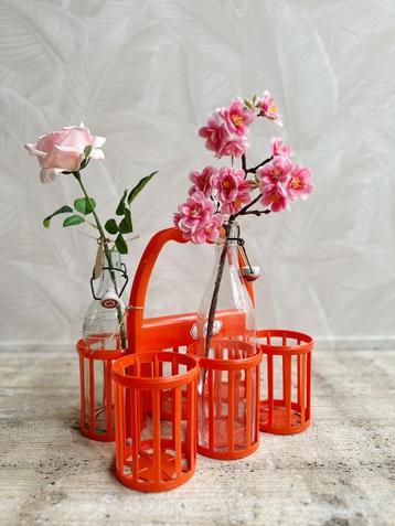 Vintage oranje curver flessenkrat / flessenrek kunststof beschikbaar voor biedingen