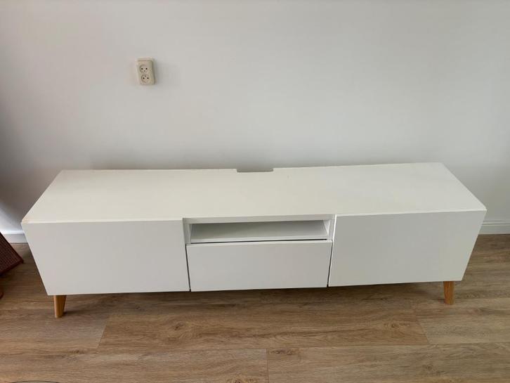 IKEA Besta tv-kastje met custom poten 160 breed 40 diep, Huis en Inrichting, Kasten | Televisiemeubels, Gebruikt, Minder dan 100 cm