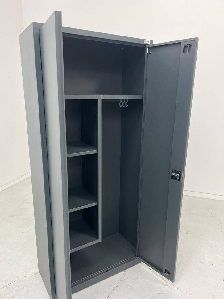 Kledingkast met slot - Grijs, 4 legborden - PovagTweedeLeven, Huis en Inrichting, Kasten | Kledingkasten, Nieuw, 150 tot 200 cm