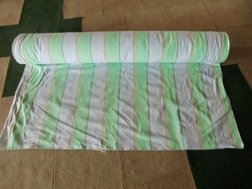 Grote rol doek gestreept voor windschermen of gordijnen beschikbaar voor biedingen