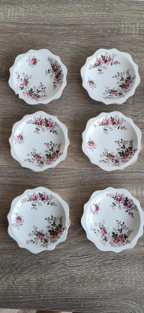 Royal Albert Lavender Rose petit four Schaaltjes, Antiek en Kunst, Antiek | Schalen, Ophalen