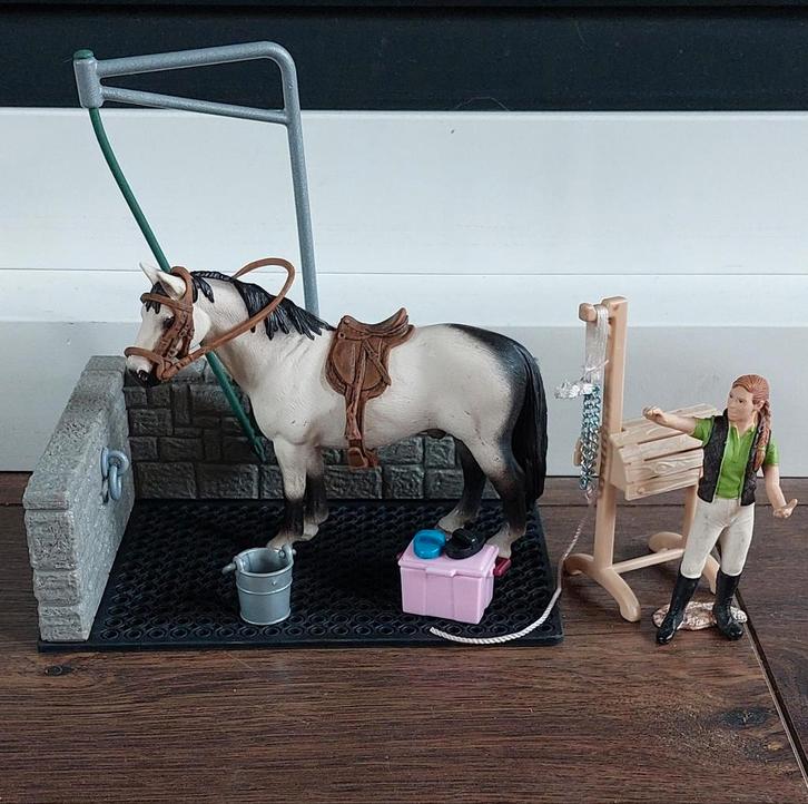 Schleich wasplaats te koop (2)., Verzamelen, Dierenverzamelingen, Zo goed als nieuw, Beeldje of Figuurtje, Paard, Ophalen of Verzenden