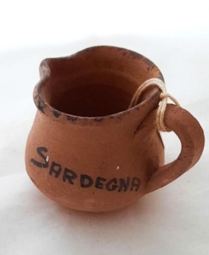 Mini kruikje met opschrift Sardegna, Antiek en Kunst, Antiek | Keramiek en Aardewerk, Ophalen