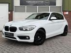 BMW 1-serie 118i Essential/AIRCO/CARPLAY/PARKS/APK, Auto's, BMW, Gebruikt, Wit, 650 kg, 3 cilinders
