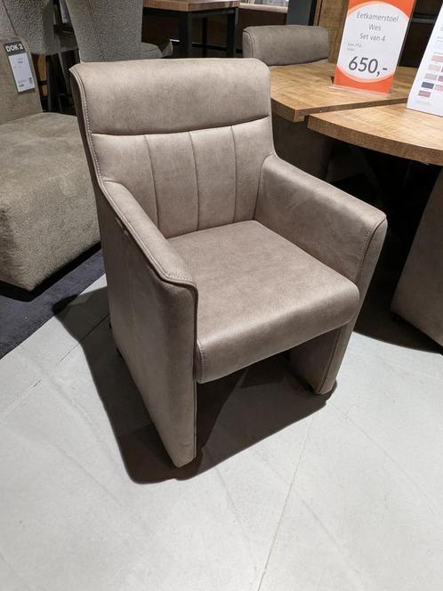 SET VAN 4 NIEUWE EETKAMERSTOELEN OP WIELTJES STERK AFGEPRIJS, Huis en Inrichting, Stoelen, Nieuw, Vier, Stof, Bruin, Ophalen