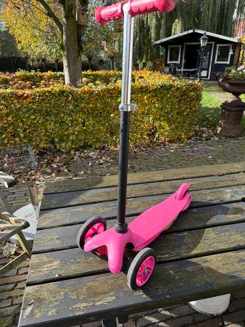 Roze Stepje voor Kinderen beschikbaar voor biedingen