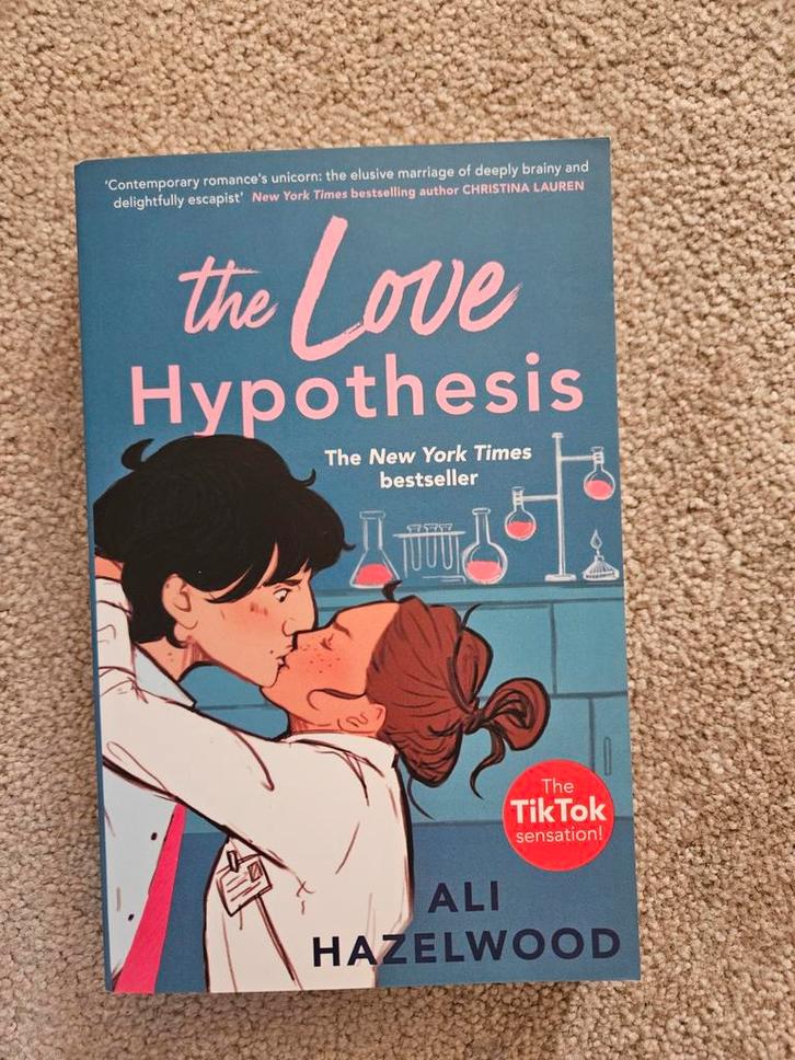 De Liefdeshypothese - Ali Hazelwood, Boeken, Taal | Engels, Zo goed als nieuw, Ophalen of Verzenden