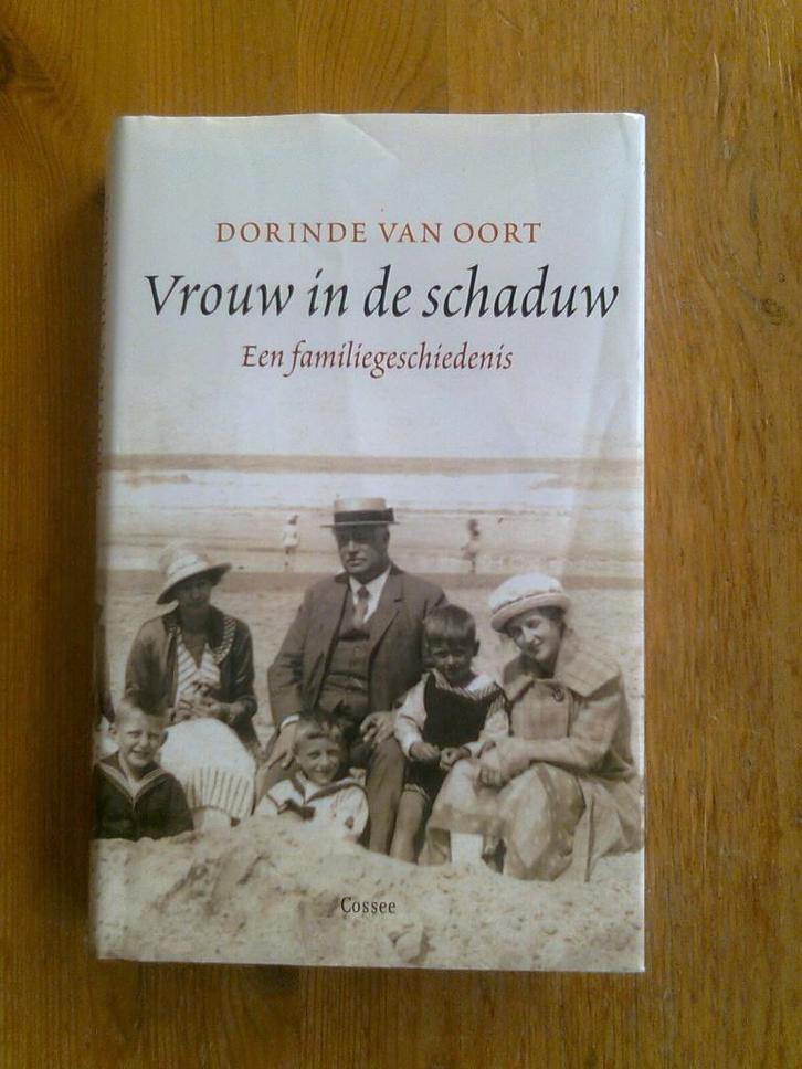 Vrouw in de schaduw, door Dorinde van Oort, Boeken, Historische romans, Zo goed als nieuw, Ophalen of Verzenden