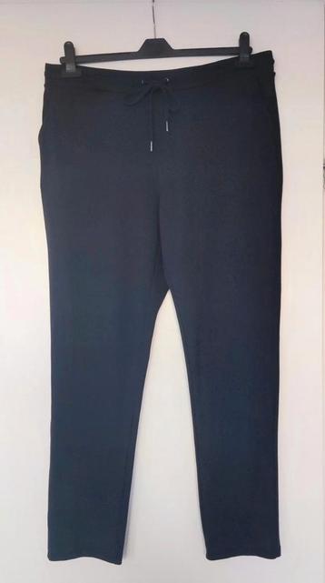 Donkerblauwe chino maat L /42-44 van de Hema beschikbaar voor biedingen