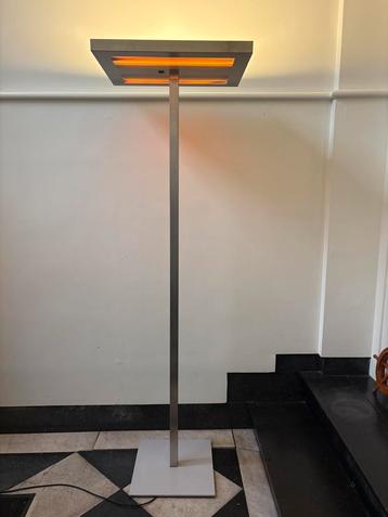 Stijlvolle staande lamp- modern design beschikbaar voor biedingen
