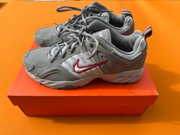 NIKE SNEAKERS SCHOENEN MAAT 44,5 NIEUWE beschikbaar voor biedingen