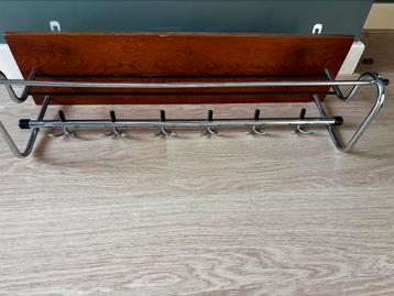 Vintage kapstok met hoedenplank – hout & chroom beschikbaar voor biedingen