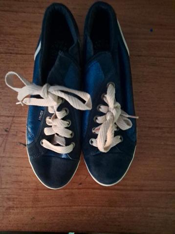 Blauwe schoenen glitter beschikbaar voor biedingen