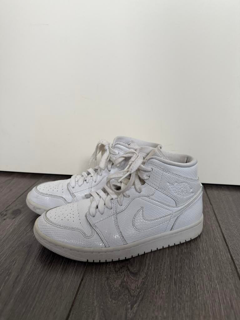 Air Jordan 1 Mid ‘White Snakeskin’, Kleding | Dames, Schoenen, Ophalen, Wit, Sneakers of Gympen, Gedragen