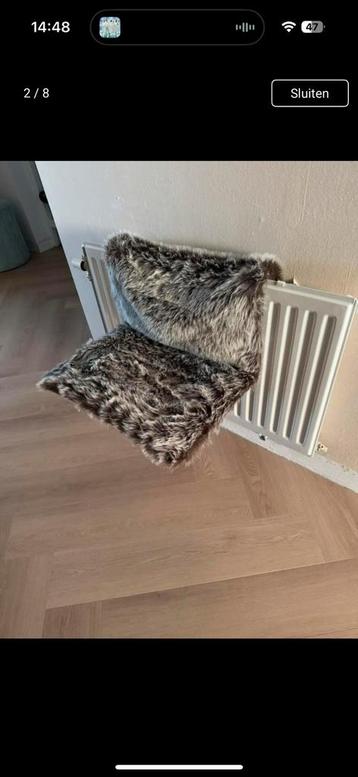 Katten radiatorhangmand beschikbaar voor biedingen