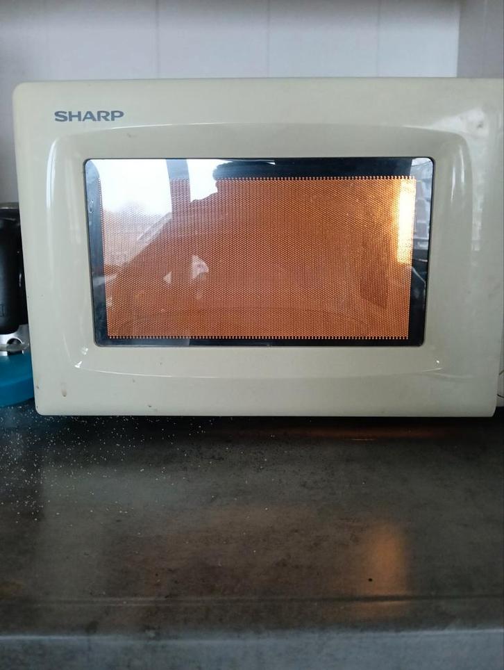 Sharp Magnetron - 800 Watt - Ontdooifunctie, Witgoed en Apparatuur, Magnetrons, Gebruikt, Vrijstaand, Magnetron, 45 tot 60 cm