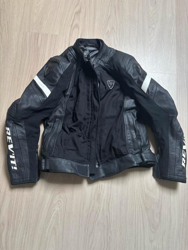Rev'it! Leren Motorjas Maat 42 en motorbroek mt 42, Motoren, Kleding | Motorkleding, Jas | leer, Dames, Tweedehands, Ophalen