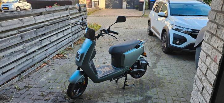 Iva e-go s4 2.0 elektrische scooter met dubbele accu 1500km, Fietsen en Brommers, Snorfietsen en Snorscooters, Zo goed als nieuw