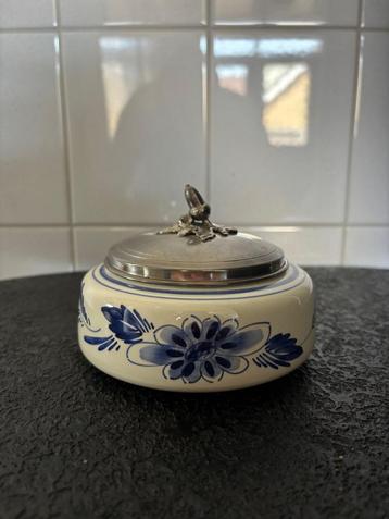 Delfts blauw potje met tinnen deksel – handbeschilderd beschikbaar voor biedingen