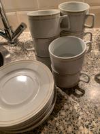 8 Witte Kop en Schotels met Gouden Rand, Gebruikt, Ophalen of Verzenden, Effen, Kop(pen) en/of Schotel(s)