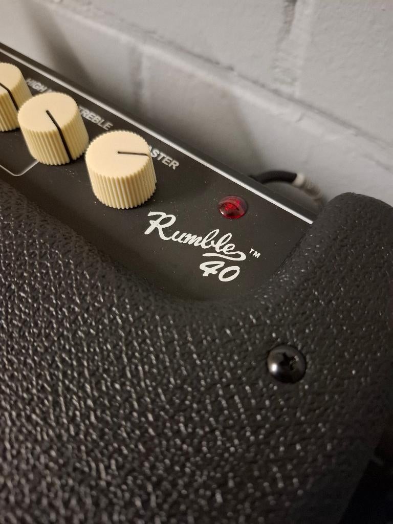 Fender Rumble 40, Muziek en Instrumenten, Versterkers | Bas en Gitaar, Ophalen of Verzenden, Zo goed als nieuw, Basgitaar, Minder dan 50 watt