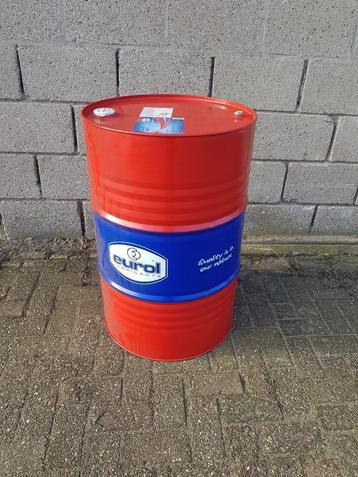 Lege olievaten 210 liter beschikbaar voor biedingen