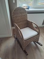 Rotan schommelstoel met kussen, Huis en Inrichting, Stoelen, Ophalen, Bruin, Riet of Rotan, Zo goed als nieuw